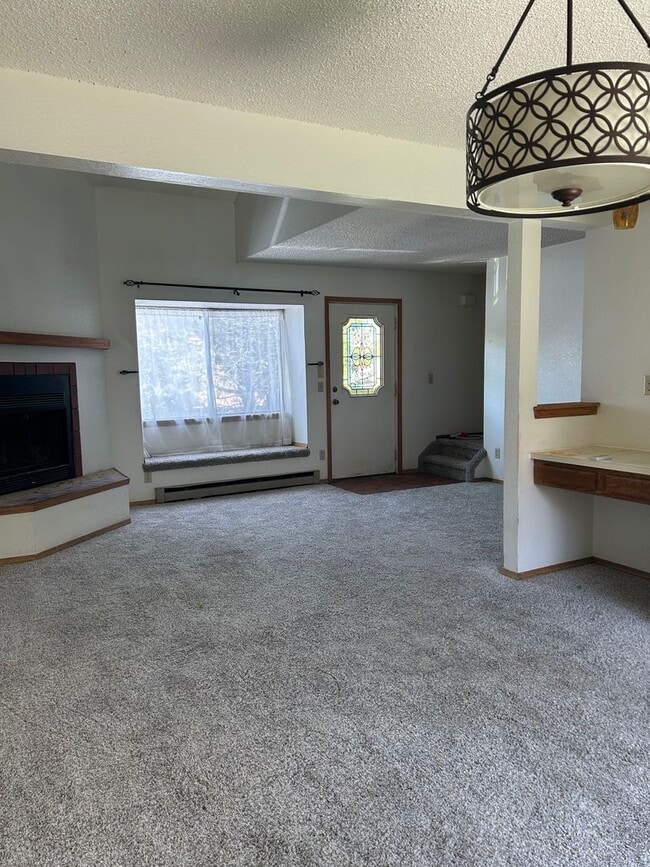 Photo - 2 bedroom with Wood Burning Fireplace In V...