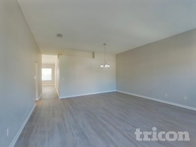 Photo - 3264 Abbeyfield Dr E