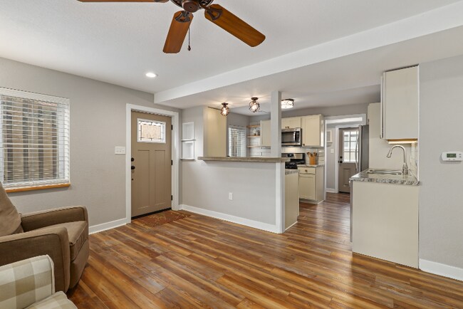 Photo - 616 2nd St Unidad B