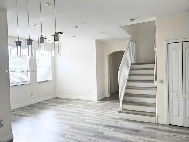 Building Photo - 4415 SW 160th Ave Unit 204