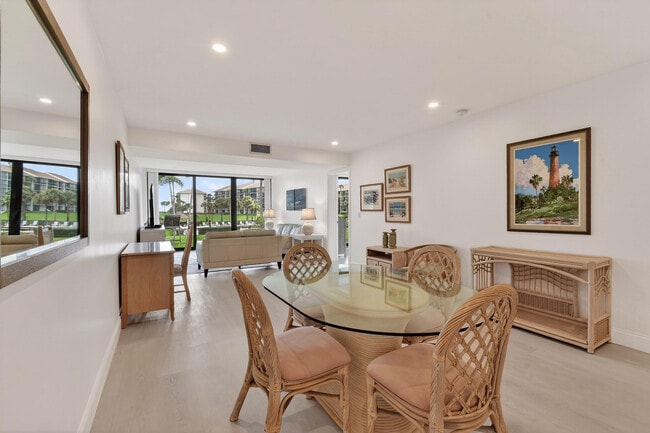 Building Photo - 301 S Seas Dr Unit 104