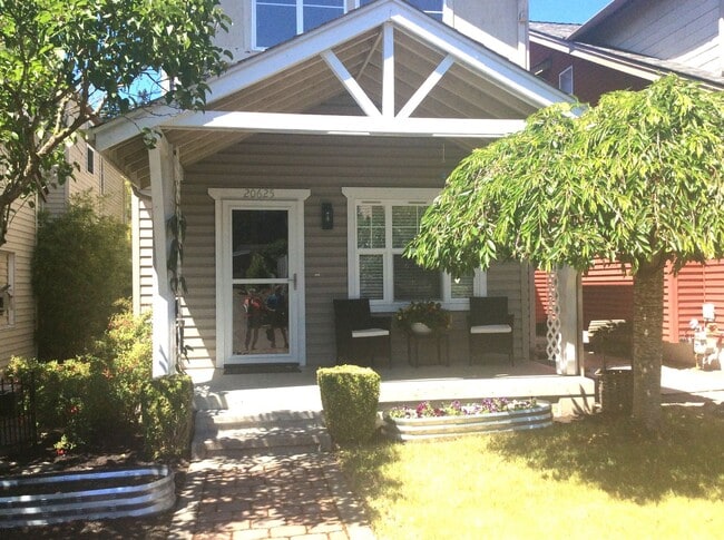 Building Photo - Charming 3 Bedroom Home - Available Now! Seatac area