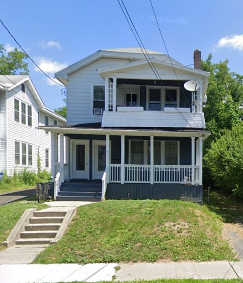 Photo - 871 Mercer St