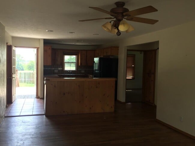 Photo - 405 N Sharon St