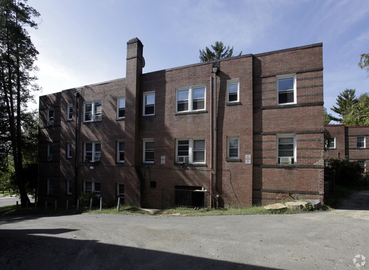 Photo - 4585 Macarthur Blvd NW