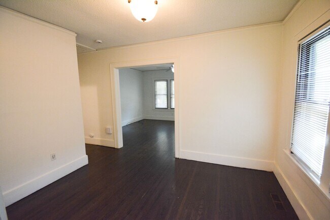 Photo - 2 Bed, 1 Bath Home for Rent – Near Downtown Rochester