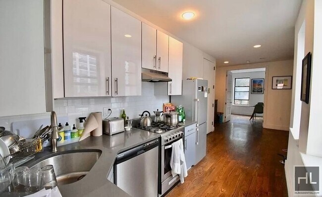 CLERMONT AVENUE - CLERMONT AVENUE Apartment Unit 2