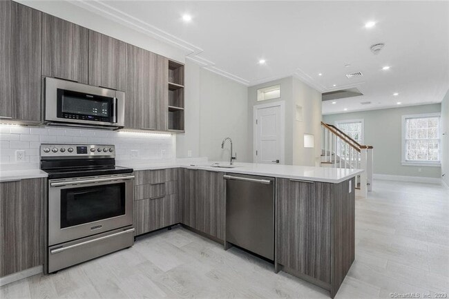 Building Photo - 1990 Bronson Rd Unit 8