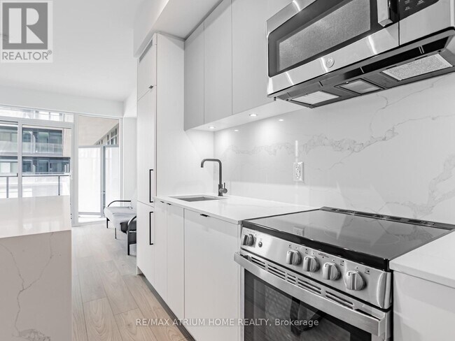 Photo - 285 Dufferin St Unit 827