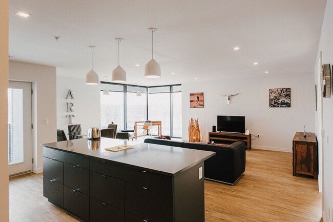 Photo - 221 Stradbrook Ave Unit ID1223072P