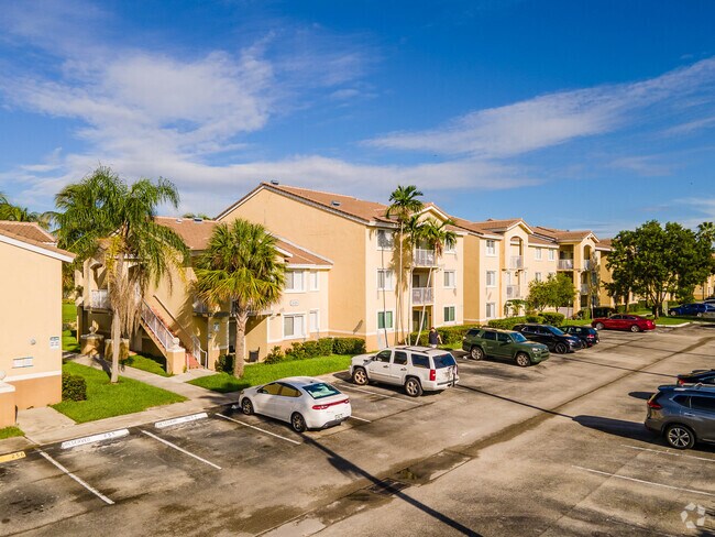 Photo - Royal Grand Condominiums