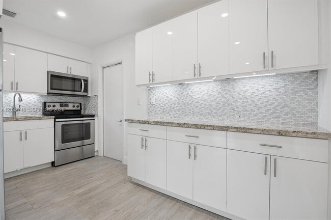Building Photo - 2775 SW 12th St Unit 2775
