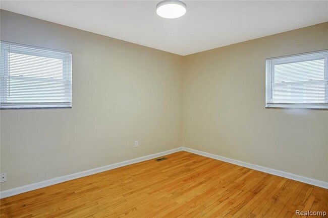 Photo - 22170 Harding St