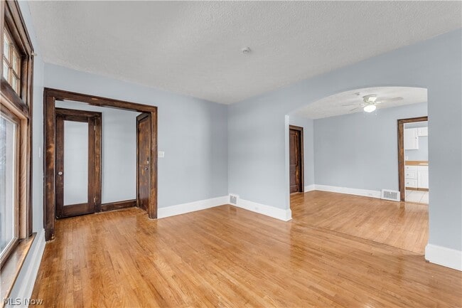 Photo - 10302 Parkview Ave Unit 2/UP