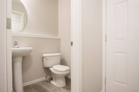 Photo - 4705-A-4749 49 Ave