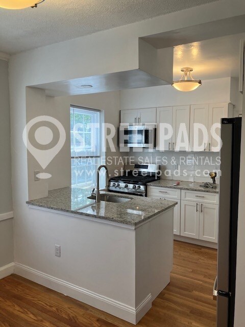 Building Photo - 1153 Beacon St Unit 4