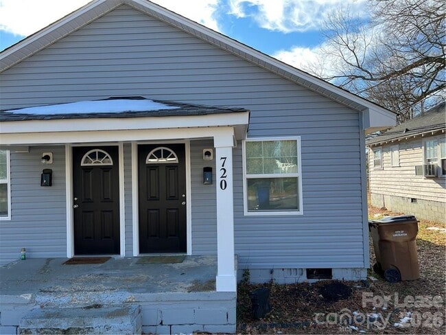 Building Photo - 720 E Pine St