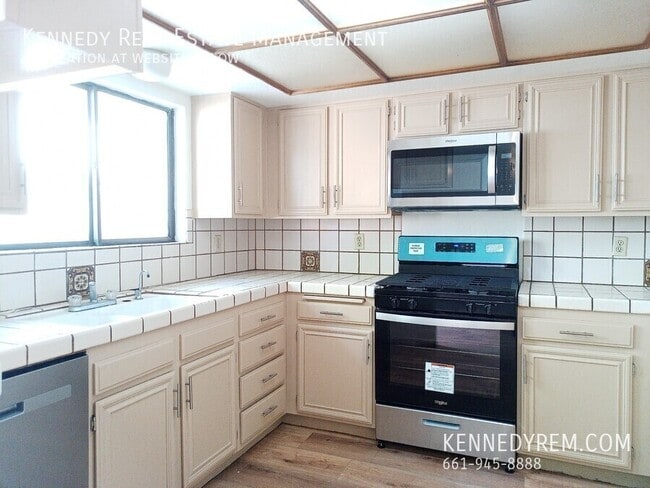 Photo - 1328 W Ave J 4