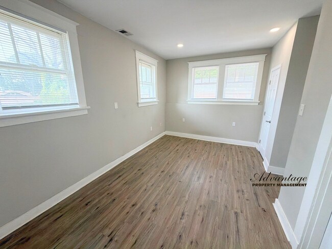 Photo - 525 N Waldran Blvd Unit #4
