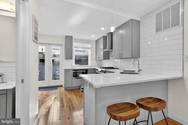 Photo - 741 Watkins St