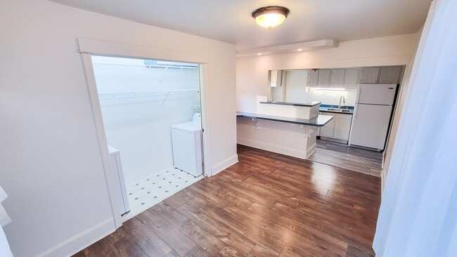 Photo - 2351 Ashland St