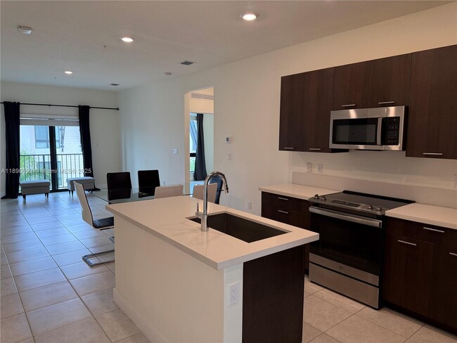 Photo - 8301 NW 41st St Unidad B-409