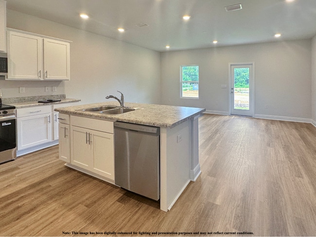 Photo - "Charming 3-Bed Townhouse Retreat with 2.5 Baths in Pensacola – Spacious 1537 Sq Ft!"