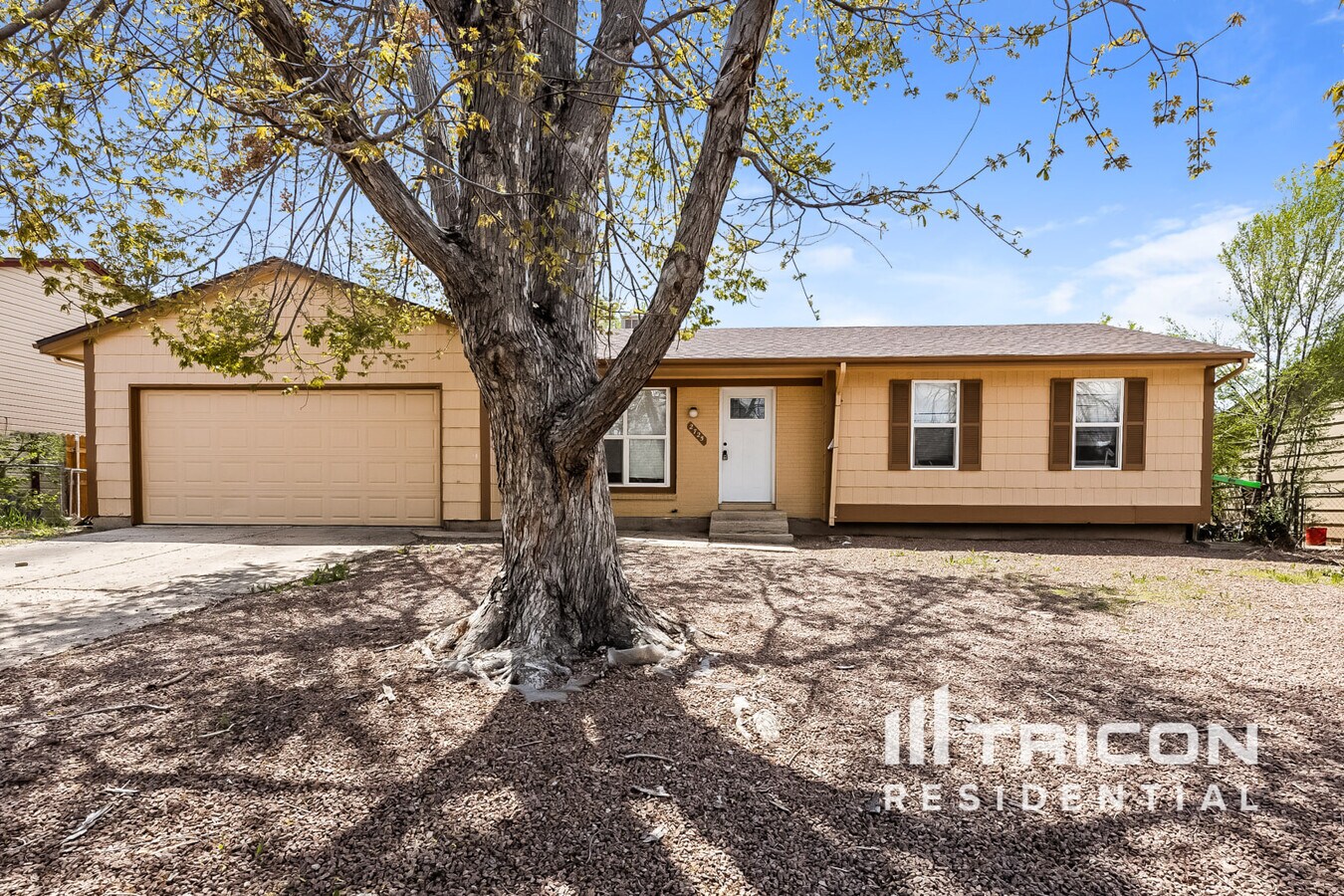 Photo - 2725 Clarendon Dr House
