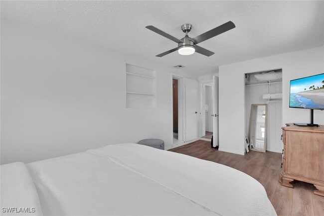 Photo - 2048 Holiday Ln