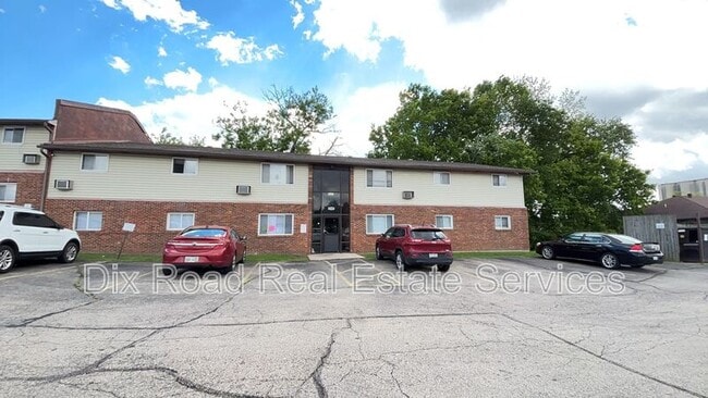 Building Photo - 739 Trumbull St