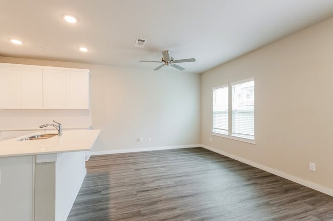 Photo - 446 S Centro Cir