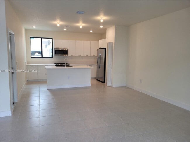 Building Photo - 4558 NW 83rd Ave