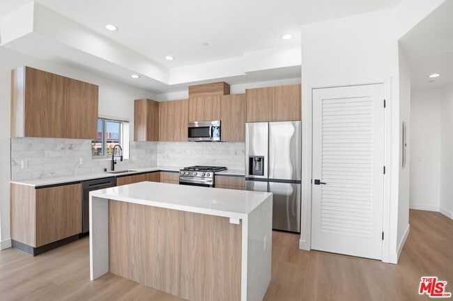 Building Photo - 164 Chestnut St