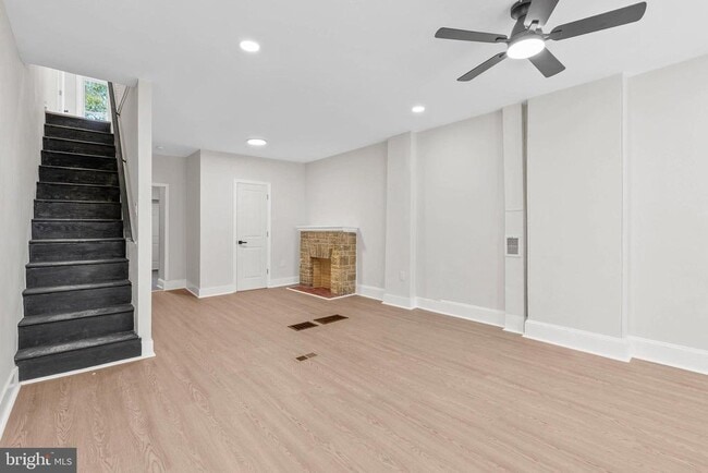 Photo - 35 E Collom St