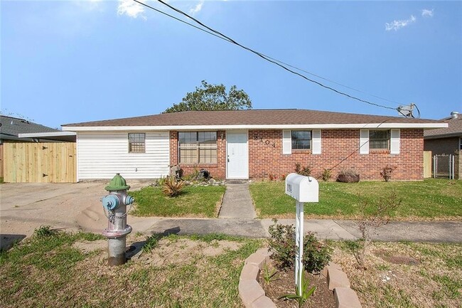 Building Photo - 2104 Lena Dr