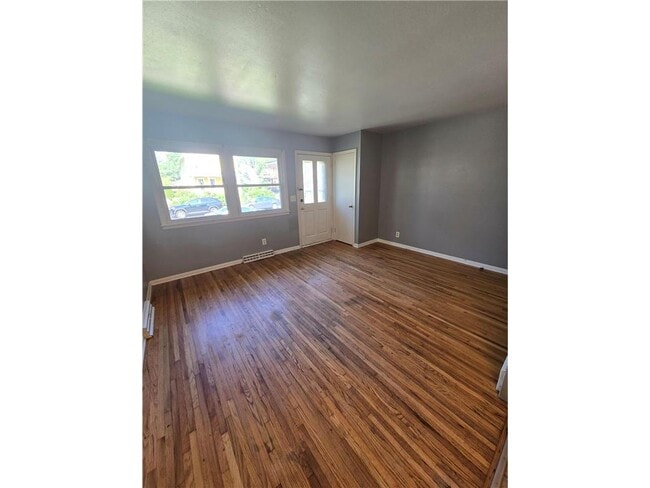 Photo - 1715 Polk St NE