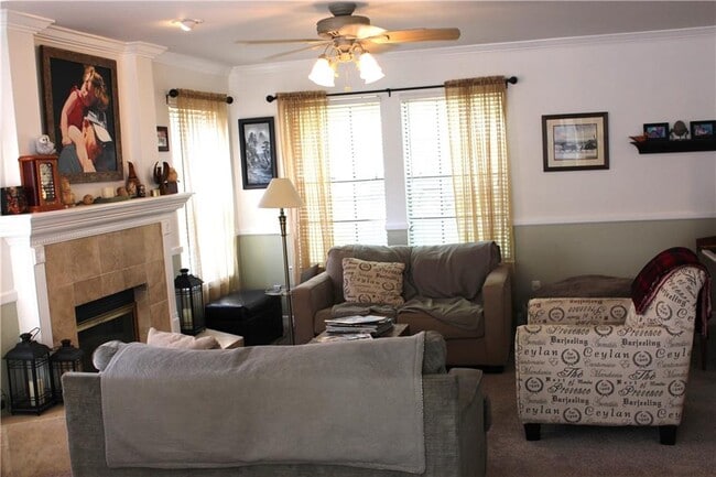 Photo - 200 N Kings Canyon Dr