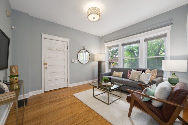 Photo - 3805 N Ravenswood Ave Unit 1