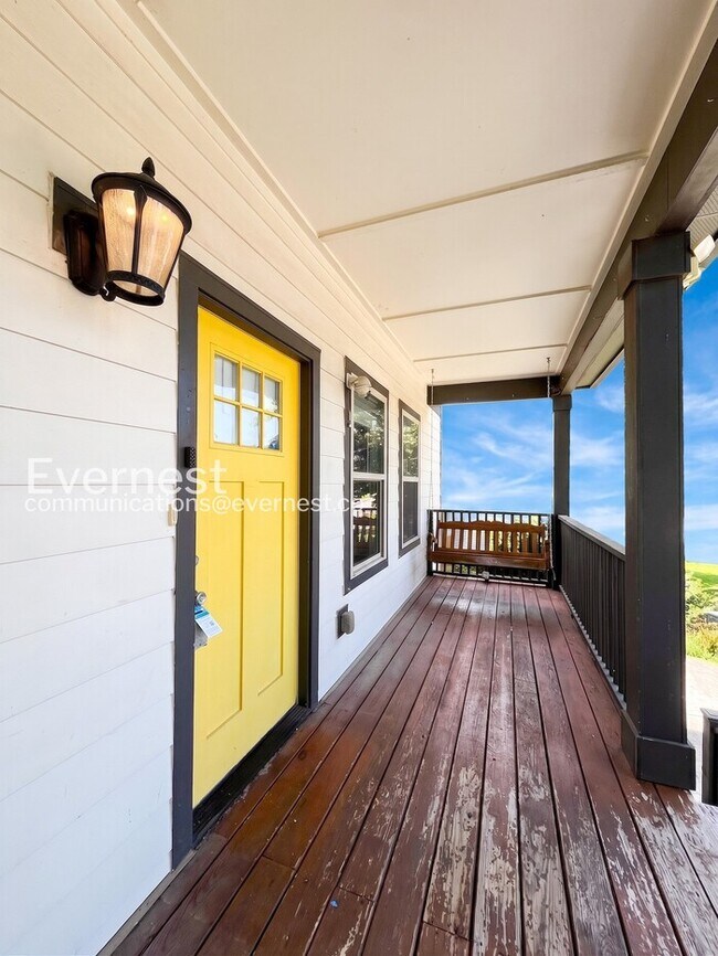 Photo - 2115 Burns St