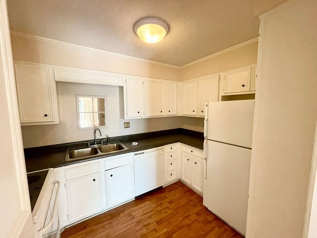 Photo - Middleborough Condominiums.