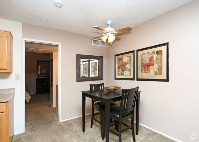 1BD,1BA - 585 SF - Crest Centreport