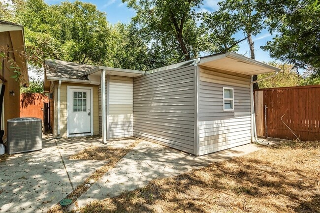 2351 Longhorn St