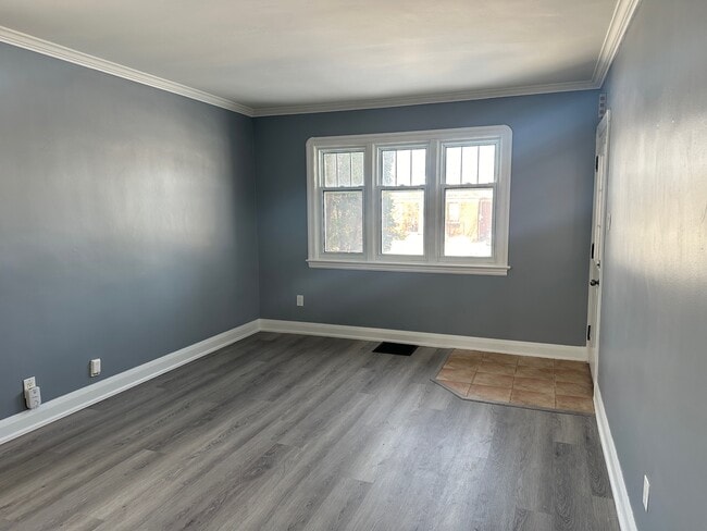 Photo - 563 McCannan Ave