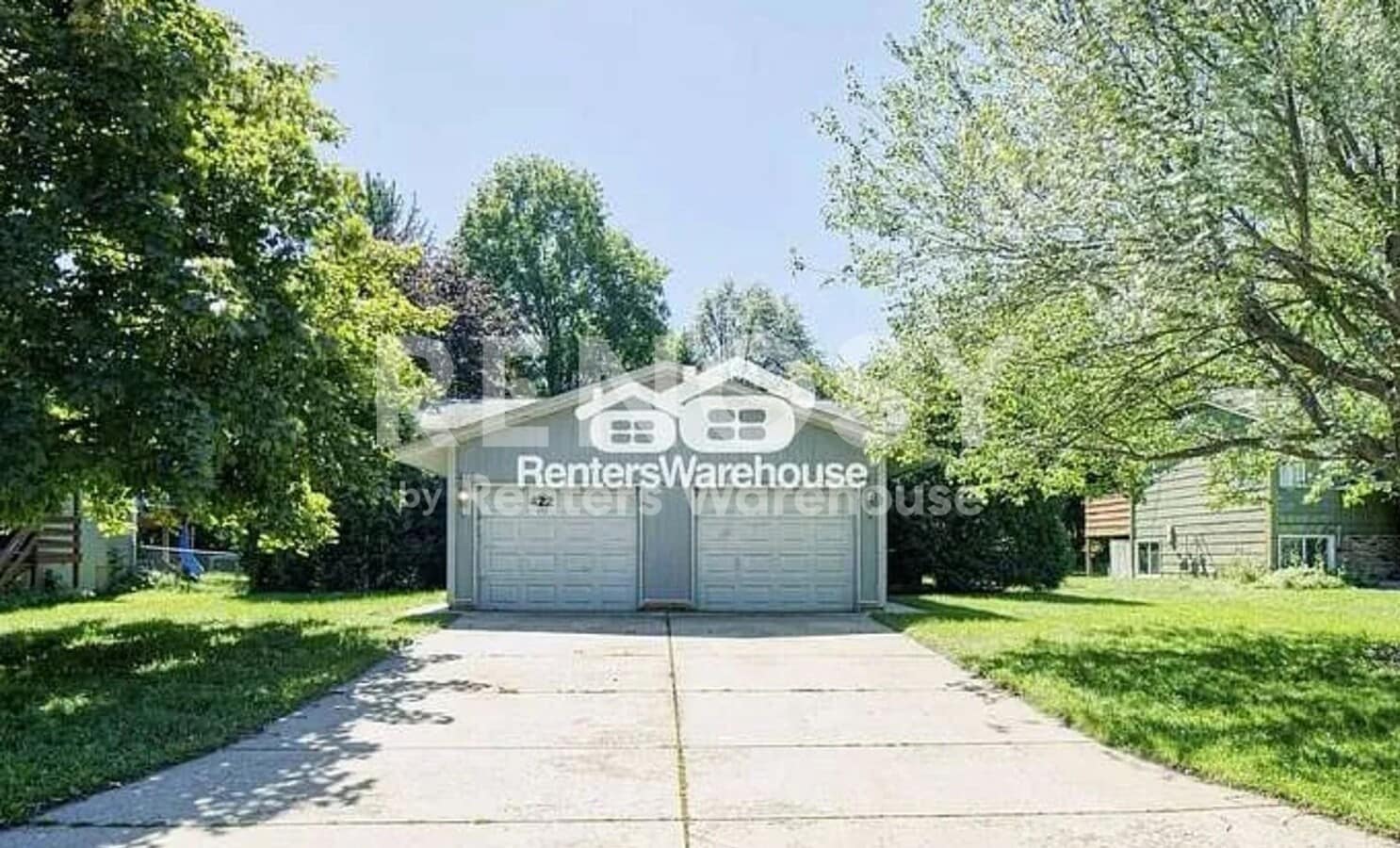 Photo - 422 Arion St E