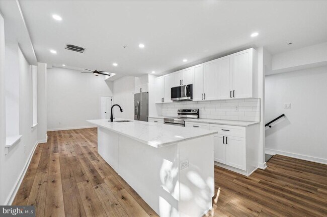 Photo - 3408 Race St