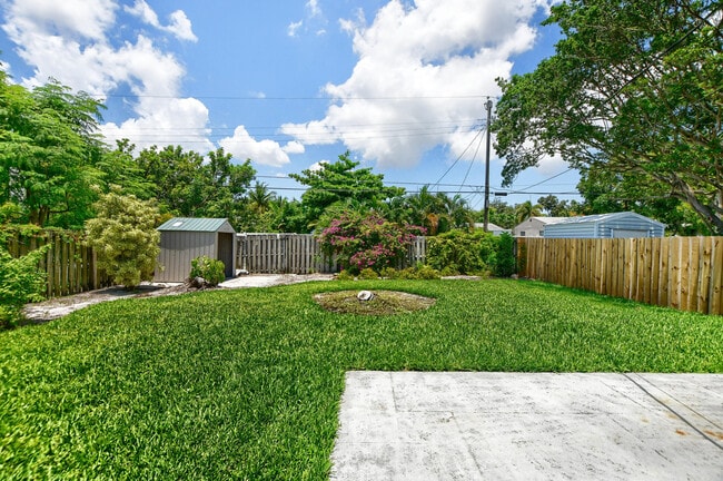 Photo - 830 SE 3rd Ave