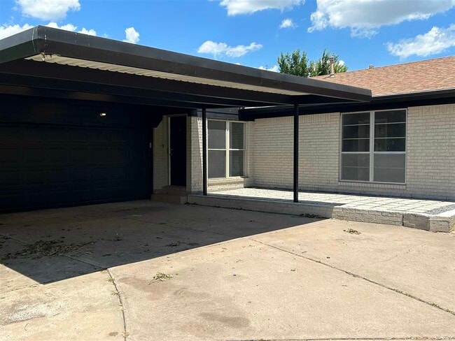 Photo - 2717 NW Central Dr