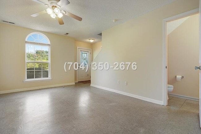 Beautiful townhouse 2 bed 1.5 bath in Monroe