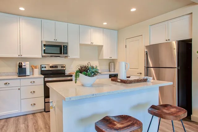 Building Photo - 4085-4089-4089 Nobel Dr Unit 46