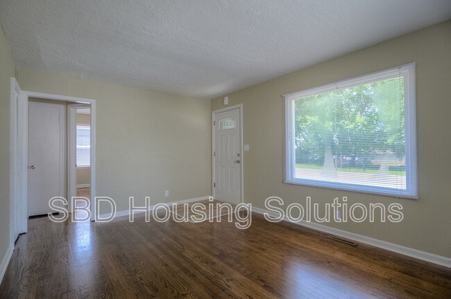 Photo - 601 E Nettleton Ave